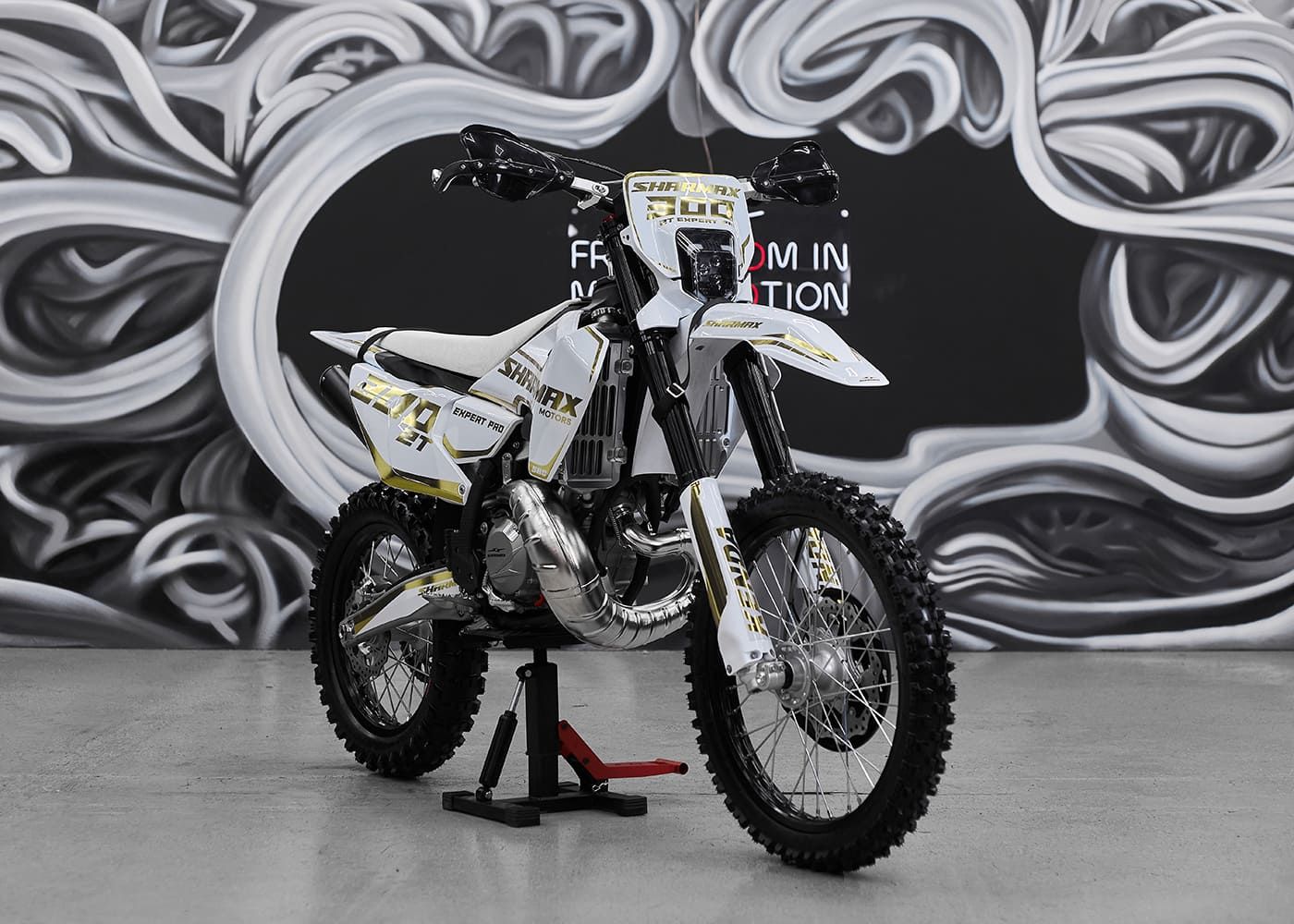 Expert Pro 300 2T Husq Edition