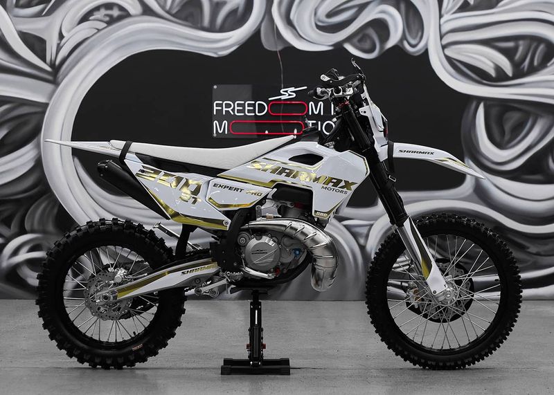 Expert Pro 300 2T Husq Edition