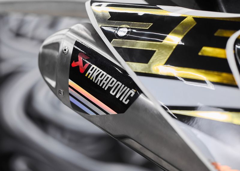 Expert Pro 300 2T Husq Edition