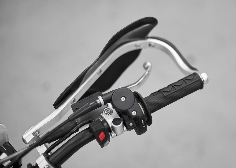 Expert Pro 300 2T Husq Edition